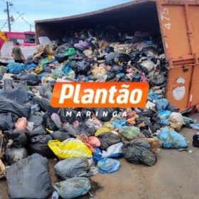 Fotos de Motorista da coleta seletiva corre risco de perder os movimentos das pernas após caminhão tombar em Maringá