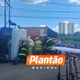 Fotos de Motorista da coleta seletiva corre risco de perder os movimentos das pernas após caminhão tombar em Maringá