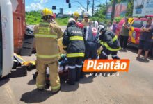 Fotos de Motorista da coleta seletiva corre risco de perder os movimentos das pernas após caminhão tombar em Maringá