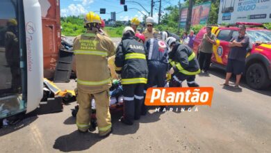 Fotos de Motorista da coleta seletiva corre risco de perder os movimentos das pernas após caminhão tombar em Maringá