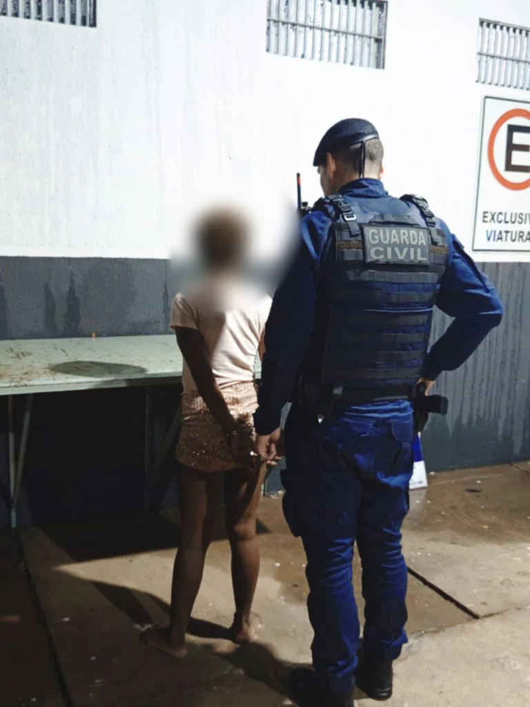 Mulher é presa em Maringá após tentar esfaquear a própria mãe de 78 anos Foto 1 Fotos de Mulher é presa em Maringá após tentar esfaquear a própria mãe de 78 anos