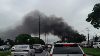 Fotos de O que se sabe sobre o incêndio que atingiu distribuidora de peças de caminhão em Maringá; vídeo