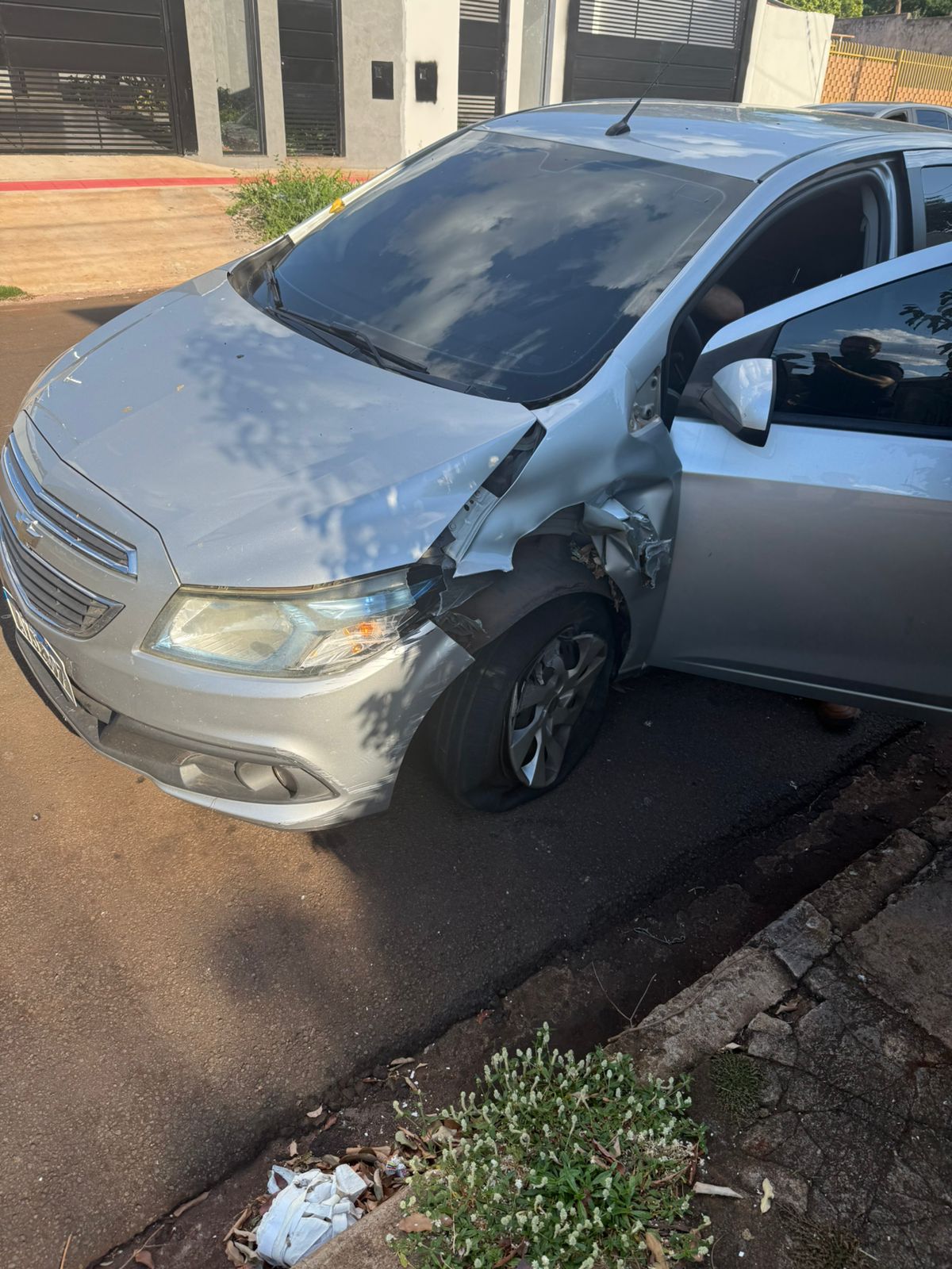 Fotos de POLÍCIA CIVIL PRENDE CASAL EM FLAGRANTE POR TRÁFICO DE DROGAS EM MARINGÁ