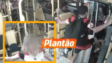 Fotos de Polícia Civil vai identificar vândalos que invadiram ônibus da TCCC durante comemoração da Libertadores em Maringá