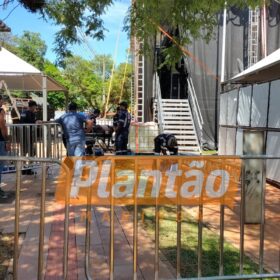 Fotos de Trabalhador fica ferido após cair durante montagem de palco para o show da virada em Maringá