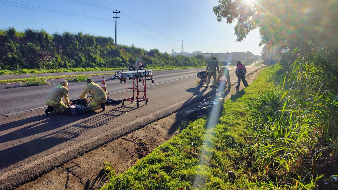 Fotos de Dois acidentes na BR-376 deixam cinco feridos em Maringá