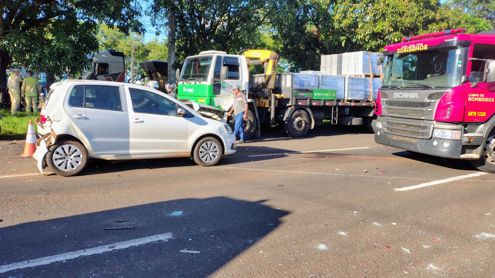 Fotos de Dois acidentes na BR-376 deixam cinco feridos em Maringá