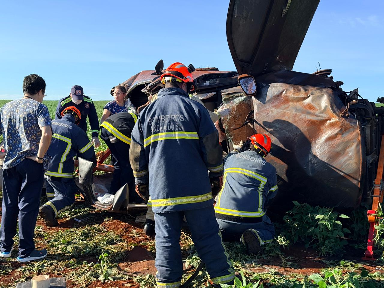 Fotos de Vítima é trazida de helicóptero para Maringá após grave acidente na região; vídeo