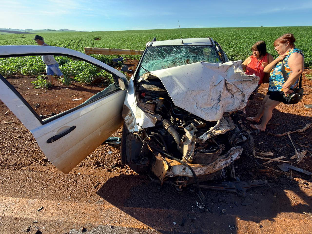 Fotos de Vítima é trazida de helicóptero para Maringá após grave acidente na região; vídeo