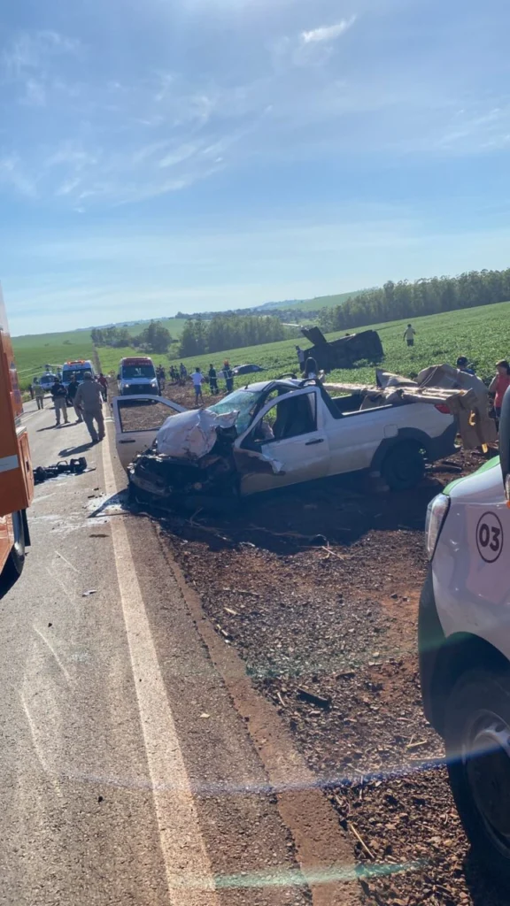 Fotos de Vítima é trazida de helicóptero para Maringá após grave acidente na região; vídeo