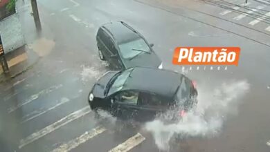 Fotos de Acidente entre dois veículos é registrado em cruzamento de avenidas em Sarandi