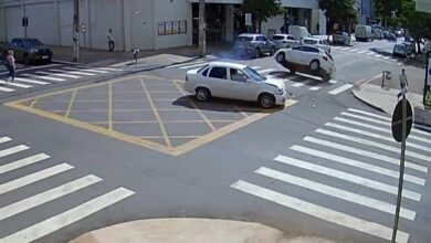 Fotos de Câmara registra grave acidente com capotamento no Centro de Maringá