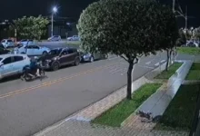Fotos de Câmera flagra furto de motocicleta em frente a paróquia durante missa em Maringá; veja