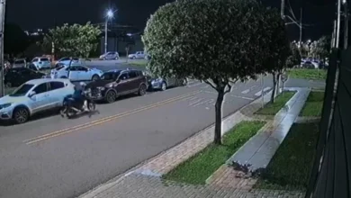 Fotos de Câmera flagra furto de motocicleta em frente a paróquia durante missa em Maringá; veja