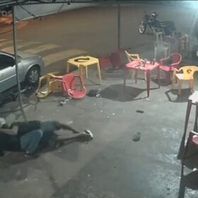 Câmera registra execução em Mandaguaçu; vítima entrou em luta corporal com criminoso Foto 8 Fotos de Câmera registra execução em Mandaguaçu; vítima entrou em luta corporal com criminoso