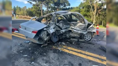 Fotos de Carro roda na pista, atinge três veículos e deixa cinco feridos graves no PR