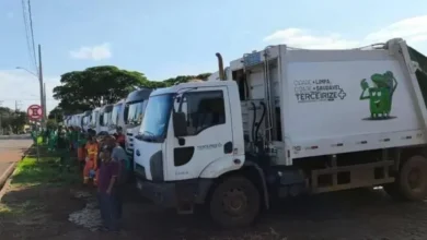 Fotos de Coletores de lixo em Sarandi paralisam atividades por melhores salários e condições de trabalho