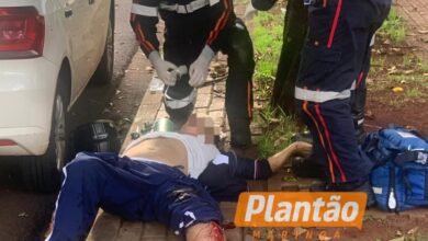 Fotos de Colisão entre carro e moto deixa idoso de 66 anos com ferimentos grave no Jardim Aeroporto, em Maringá