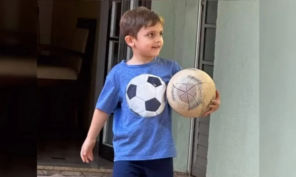 Criança de 5 anos morta em acidente na BR-376 é velada em Maringá; sepultamento ocorre nesta terça Foto 1 Fotos de Criança de 5 anos morta em acidente na BR-376 é velada em Maringá; sepultamento ocorre nesta terça