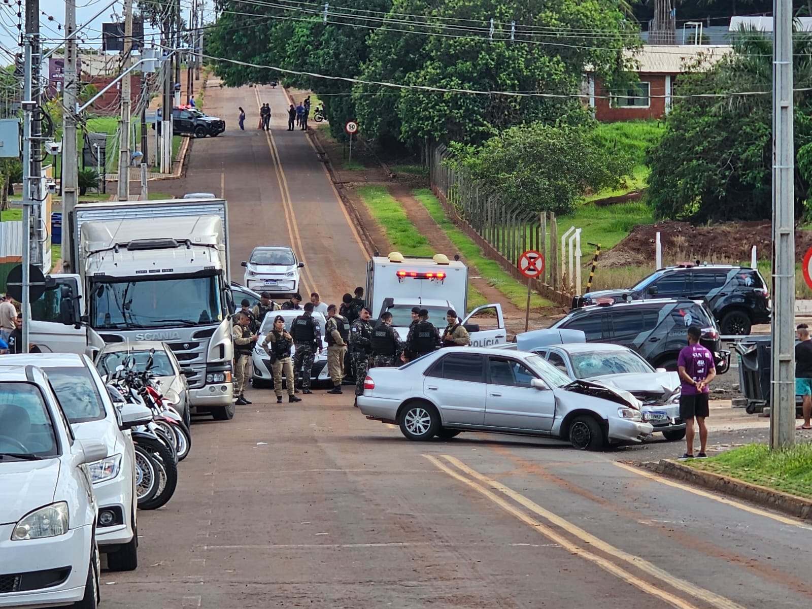 Criminosos com coletes e pistolas que trocaram tiros com o Choque em Maringá estavam indo para Paiçandu matar desafeto Foto 1 Fotos de Criminosos com coletes e pistolas que trocaram tiros com o Choque em Maringá estavam indo para Paiçandu matar desafeto