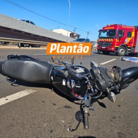 Garupa morre e outro fica em estado gravíssimo após acidente na Avenida Colombo, em Sarandi Foto 2 Fotos de Garupa morre e outro fica em estado gravíssimo após acidente na Avenida Colombo, em Sarandi