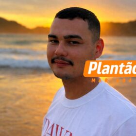 Garupa morre e outro fica em estado gravíssimo após acidente na Avenida Colombo, em Sarandi Foto 1 Fotos de Garupa morre e outro fica em estado gravíssimo após acidente na Avenida Colombo, em Sarandi