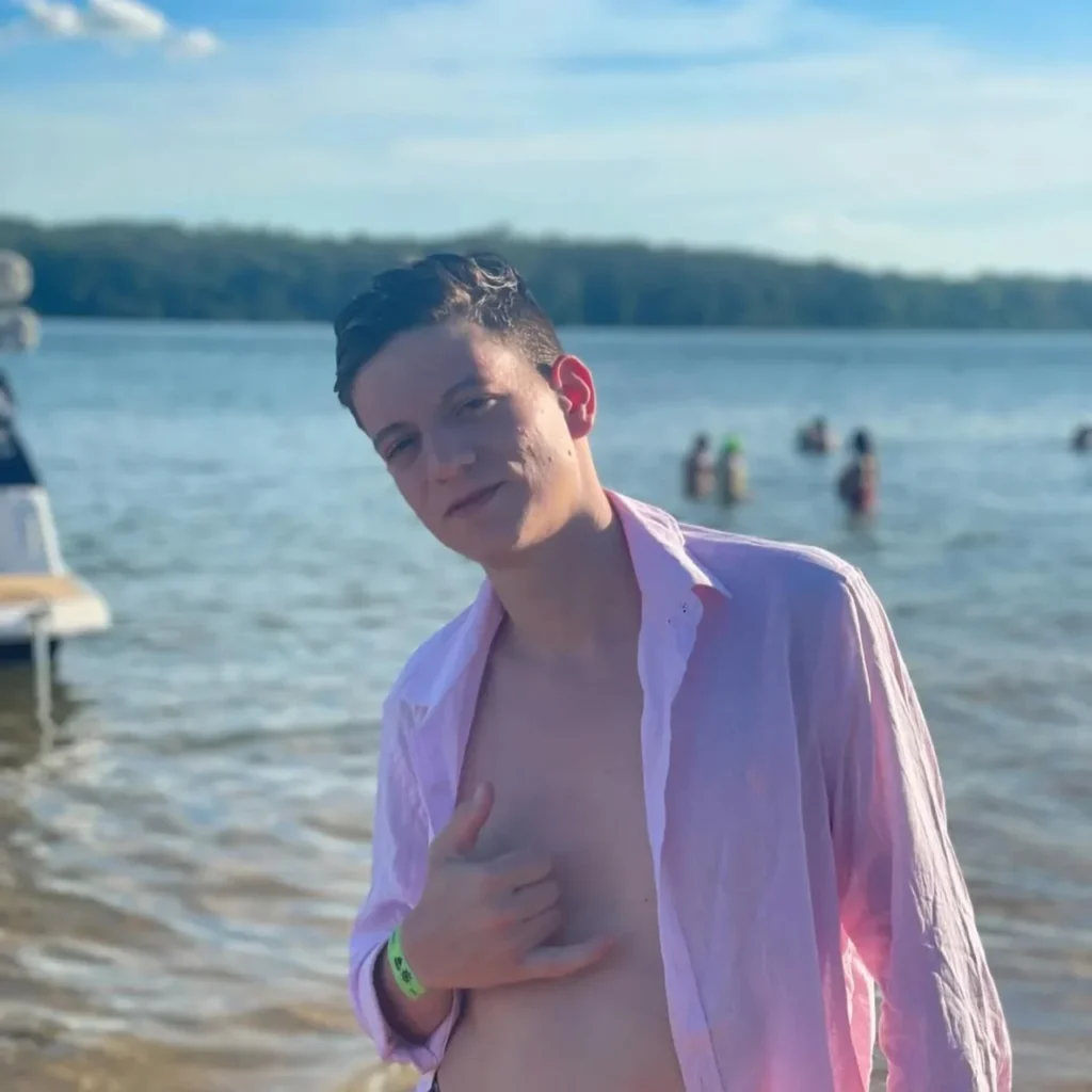 Fotos de Jovem empresário de 24 anos é encontrado morto em estabelecimento comercial na região