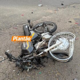 Fotos de Motociclista sofre ferimentos graves após batida em cruzamento, em Maringá; vídeo