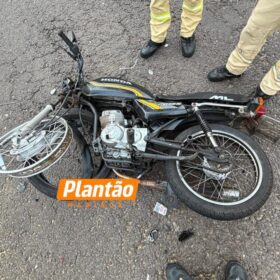 Fotos de Motociclista sofre ferimentos graves após batida em cruzamento, em Maringá; vídeo