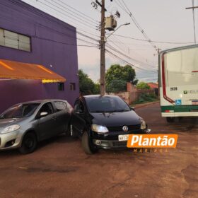 Fotos de Ônibus colide com carro, arrasta veículo e atinge outro automóvel em Sarandi