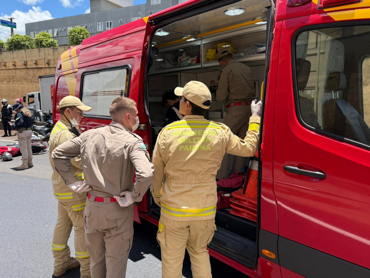Fotos de Pai e filha ficam feridos após acidente envolvendo motocicleta na BR-376, em Sarandi.