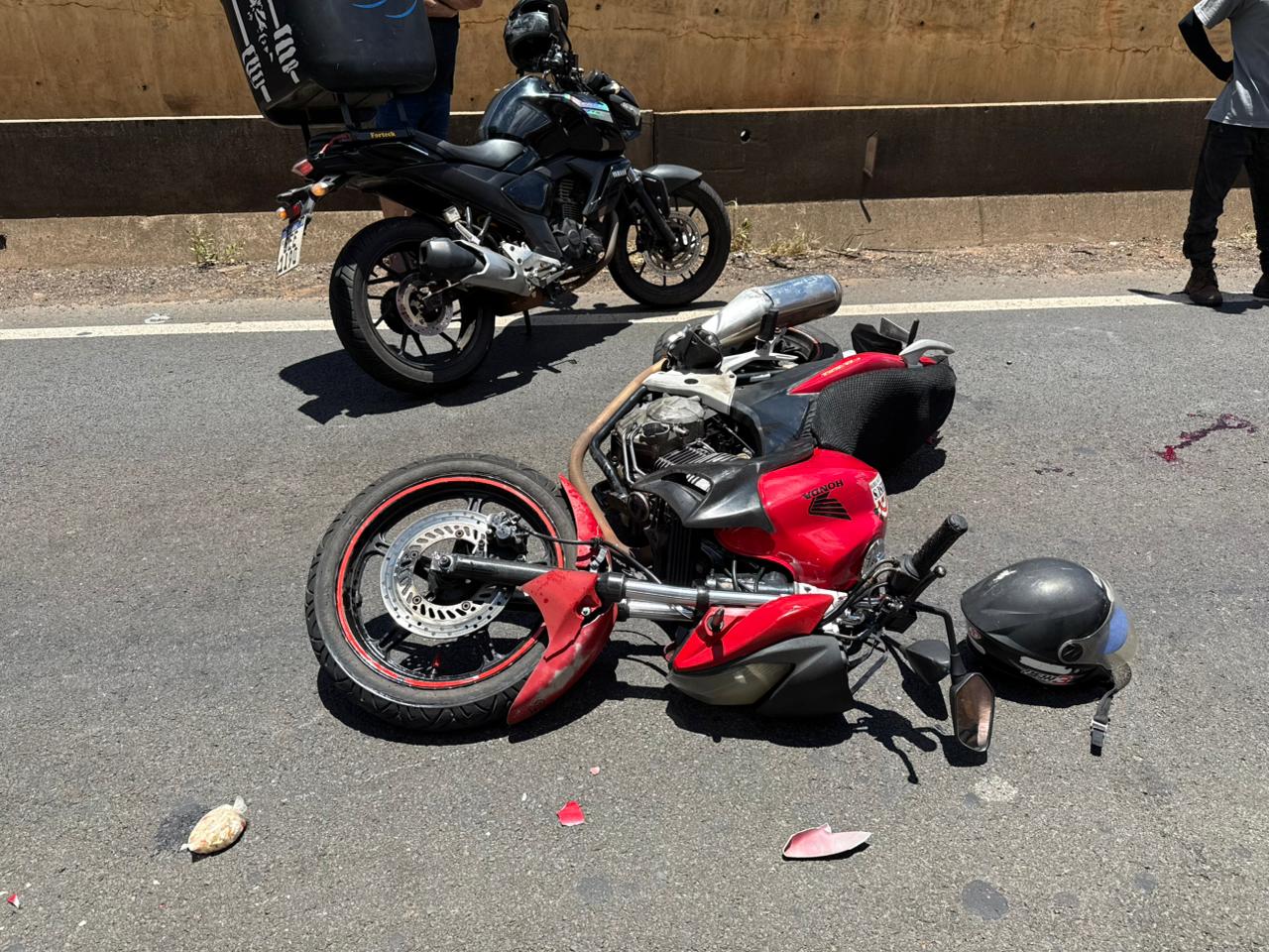 Fotos de Pai e filha ficam feridos após acidente envolvendo motocicleta na BR-376, em Sarandi.