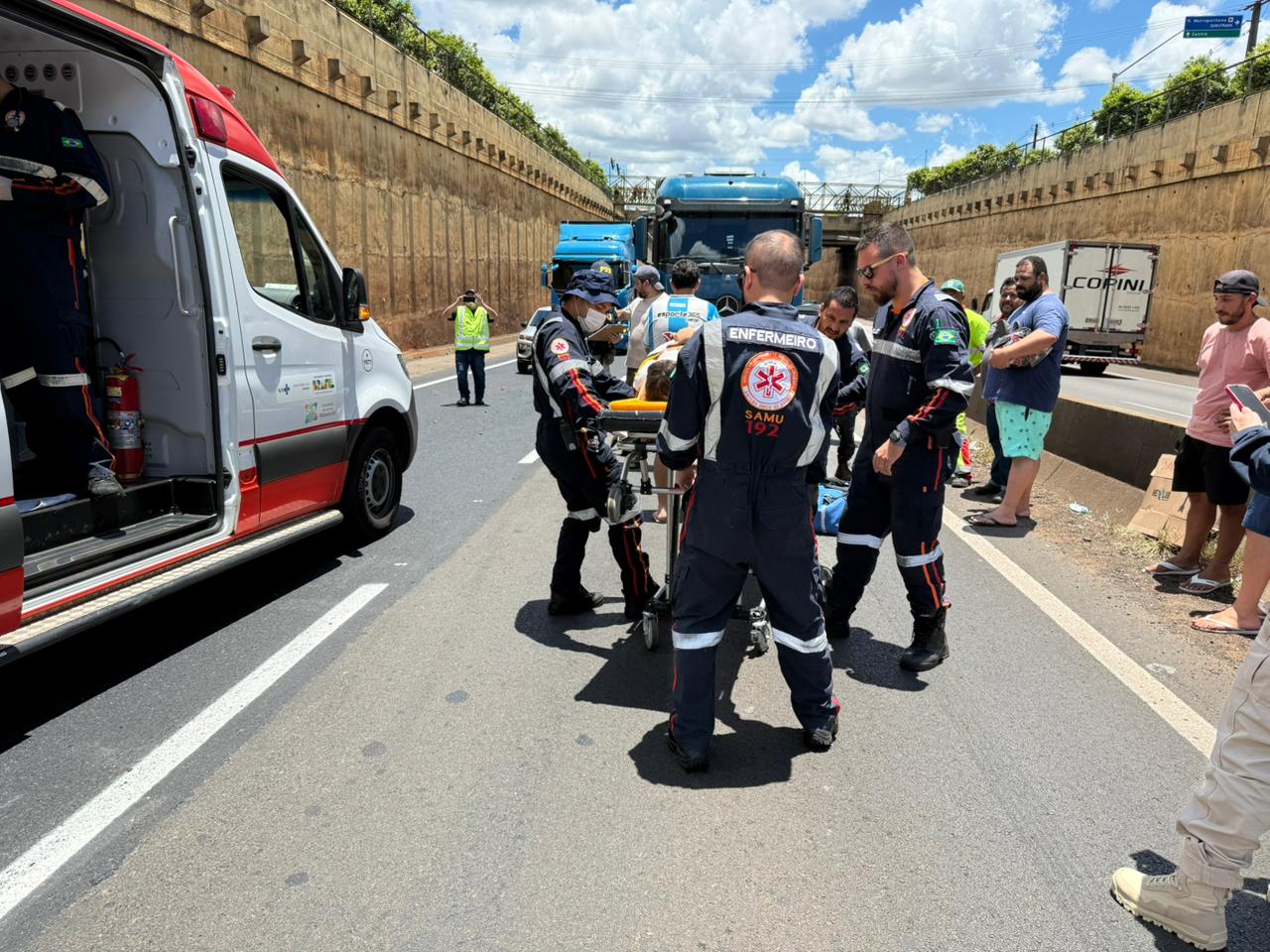 Pai e filha ficam feridos após acidente envolvendo motocicleta na BR-376, em Sarandi. Foto 7 Fotos de Pai e filha ficam feridos após acidente envolvendo motocicleta na BR-376, em Sarandi.