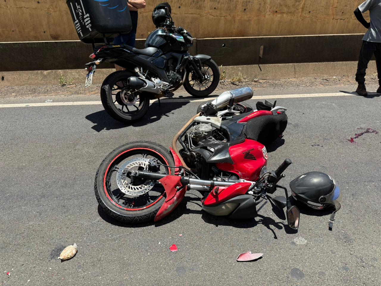 Fotos de Pai e filha ficam feridos após acidente envolvendo motocicleta na BR-376, em Sarandi.