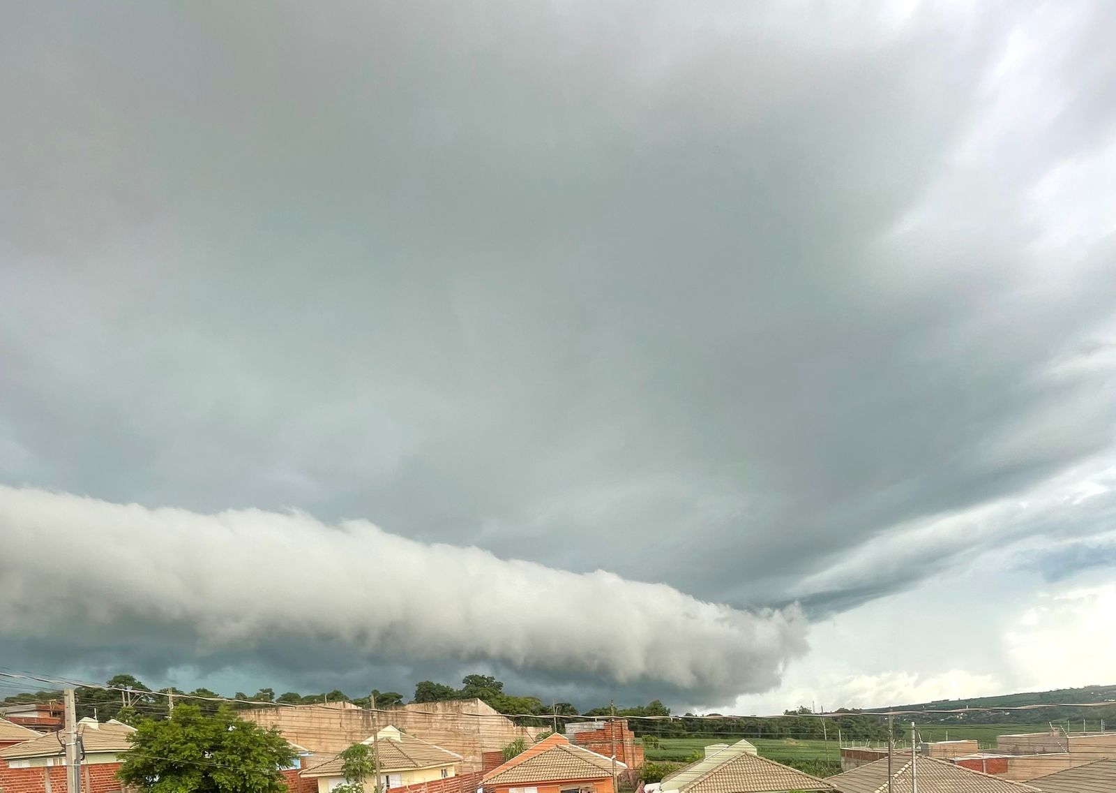 Paraná tem 177 cidades sob alerta de perigo de tempestade nas próximas horas; confira a lista completa Foto 1 Fotos de Paraná tem 177 cidades sob alerta de perigo de tempestade nas próximas horas; confira a lista completa