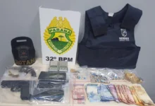 Fotos de PM apreende arma, drogas e colete balístico na região e recupera motocicleta furtada em Maringá