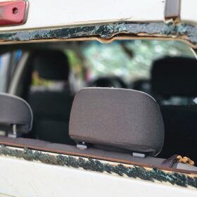 Fotos de Pneu estoura e causa capotamento na PR-323; homem de 30 anos é encaminhado de helicóptero a hospital em Maringá