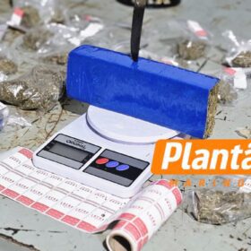 ROTAM prende suspeito de tráfico de drogas no Parque São Pedro, em Sarandi Foto 3 Fotos de ROTAM prende suspeito de tráfico de drogas no Parque São Pedro, em Sarandi