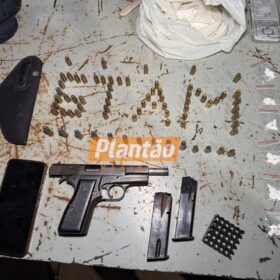 Suspeito de tráfico e homicídio é preso com drogas e pistola 9mm em Sarandi Foto 4 Fotos de Suspeito de tráfico e homicídio é preso com drogas e pistola 9mm em Sarandi