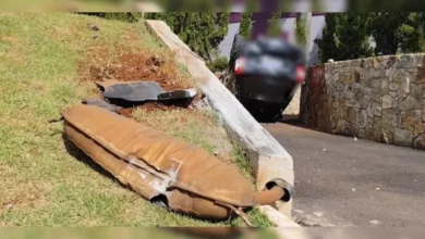 Fotos de Tucson conduzida por gestante capota na entrada de motel no Paraná
