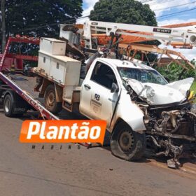 Fotos de Caminhonete de empresa terceirizada da Copel colide contra poste em Sarandi