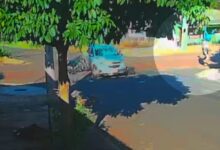 Fotos de Câmera de segurança flagra grave acidente entre carro e motocicleta em Maringá