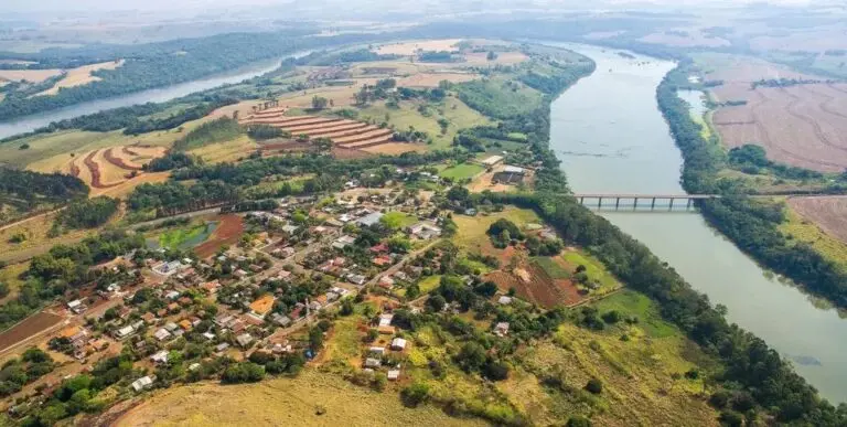 Fotos de 3 concursos públicos no Paraná para se inscrever em fevereiro: 117 vagas e salário de até R$ 15,2 mil