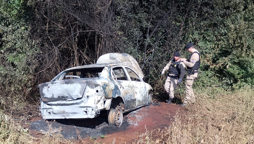 Fotos de Ataque ousado: criminosos invadem prédio público e executam homem com 20 tiros