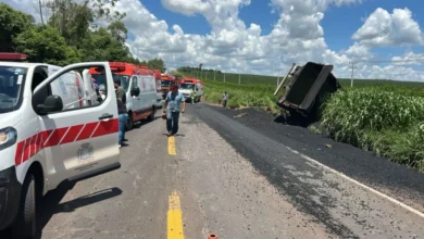 Fotos de Batida entre caminhão, carro e veículo da saúde deixa dois mortos na BR-376