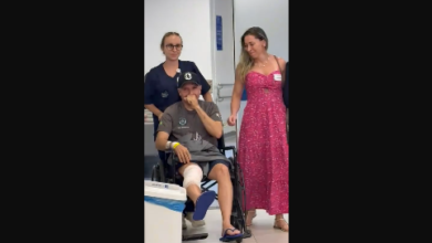 Fotos de Policial que sobreviveu a capotamento na PR-323 fica emocionado ao receber alta no hospital