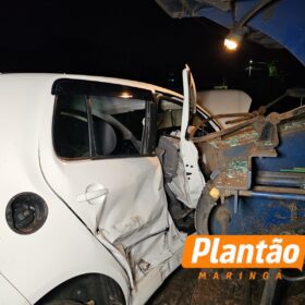 Fotos de Carro é arrastado por quase 200 metros após colisão com trem em Sarandi; duas pessoas ficaram feridas