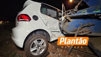 Fotos de Carro é arrastado por quase 200 metros após colisão com trem em Sarandi; duas pessoas ficaram feridas