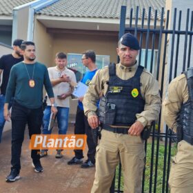 Casal é executado a tiros enquanto dormia em Sarandi; mulher estava grávida de um mês Foto 7 Fotos de Casal é executado a tiros enquanto dormia em Sarandi; mulher estava grávida de um mês