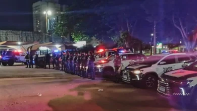 Fotos de Guarda Municipal usa spray de pimenta para controlar tumulto durante carnaval em Maringá